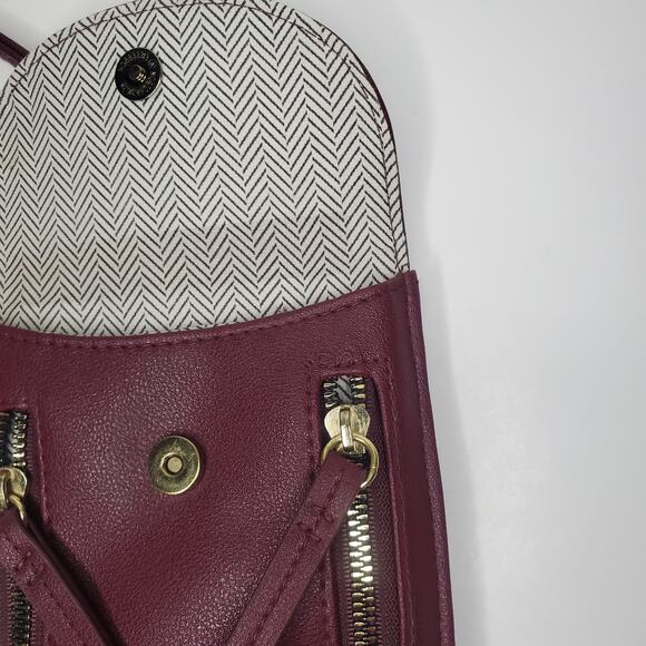 Time And Tru Clutch Wallet/Wrist cross body bangle handle Party purse color wine - Picture 3 of 5